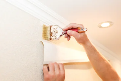 Pose de papier peint à Chélieu — revêtements muraux et toiles de verre